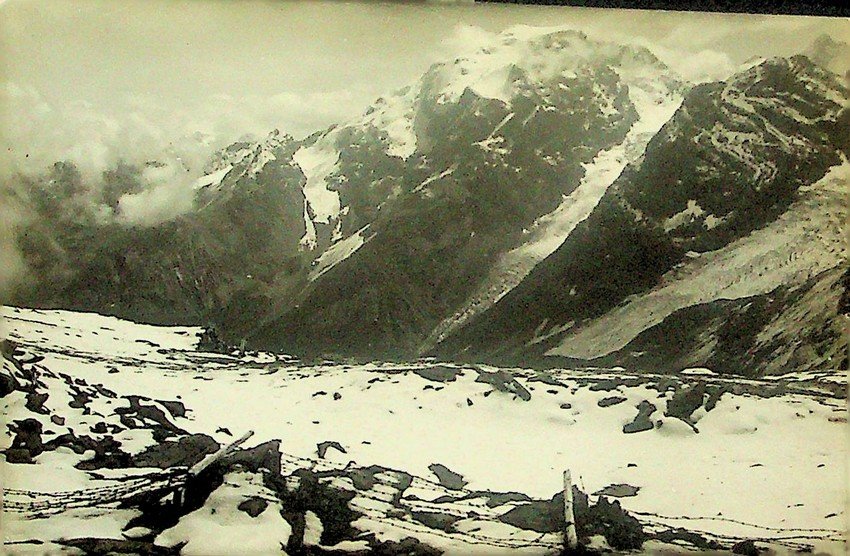 L'Ortles dal giogo dello Stelvio: reticolato di guerra.