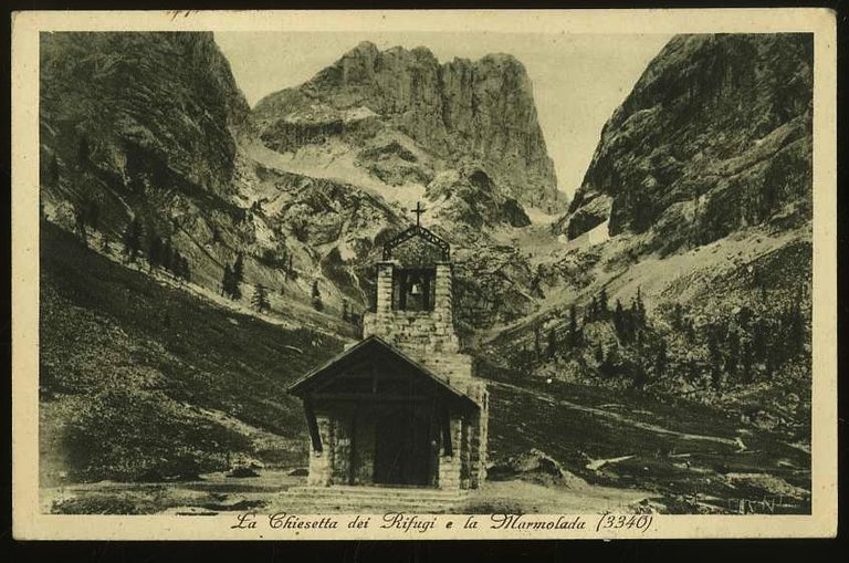 La Chiesetta dei Rifugi e la Marmolada (3340).