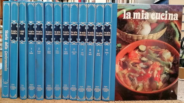La mia cucina: grande enciclopedia illustrata + A tavola + …