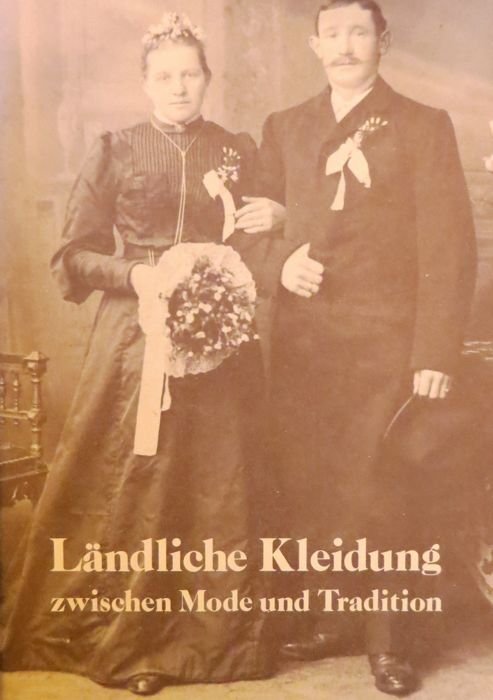 Ländliche Kleidung zwischen Mode und Tradition.