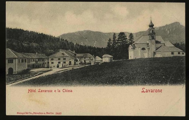 Lavarone. Hôtel Lavarone e la Chiesa.