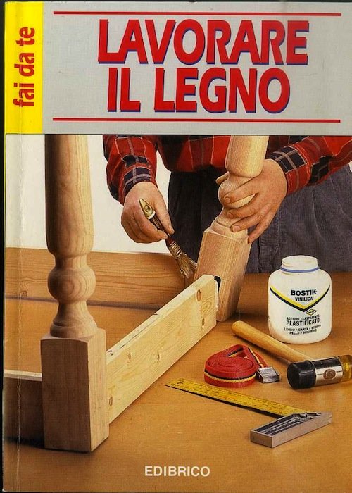 Lavorare il legno.