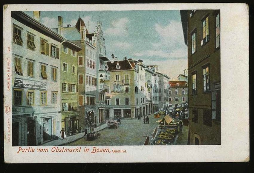 Partie vom Obstmarkt in Bozen. Südtirol.