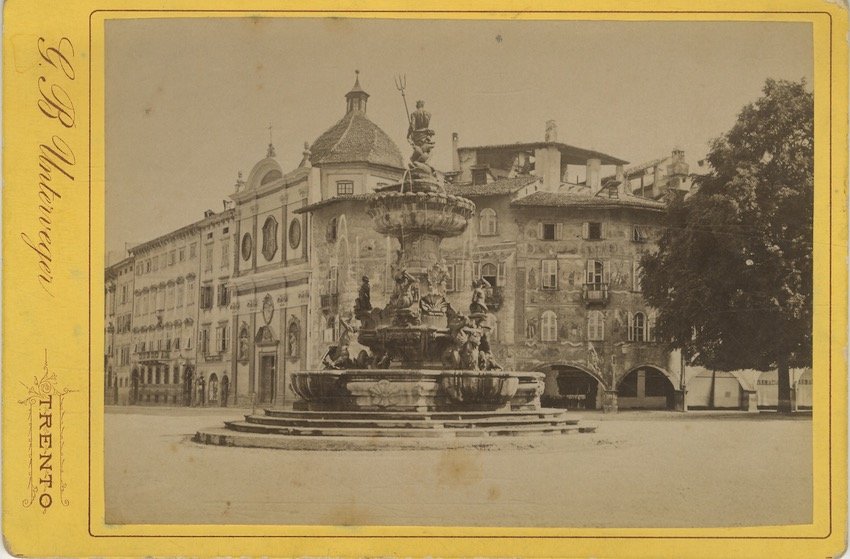 Piazza del Duomo in Trento.