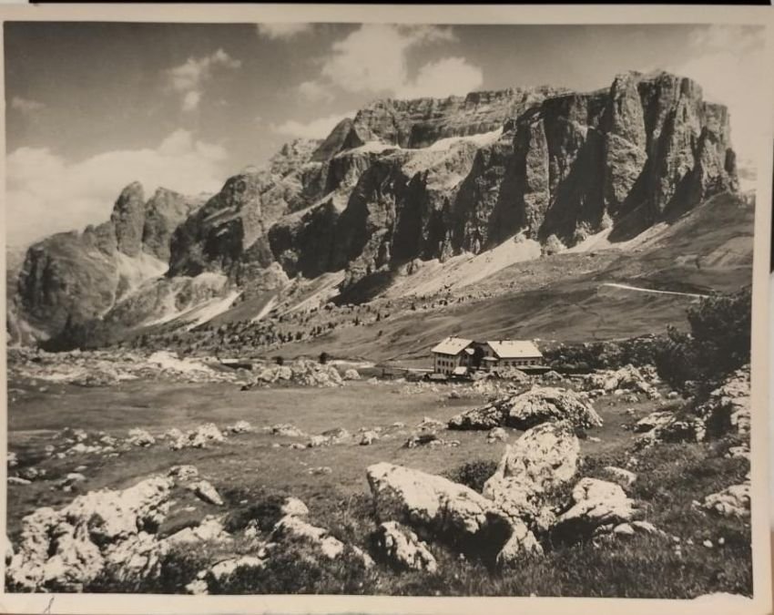 Rif. Passo Sella m 2176 verso Gr. di Sella m …