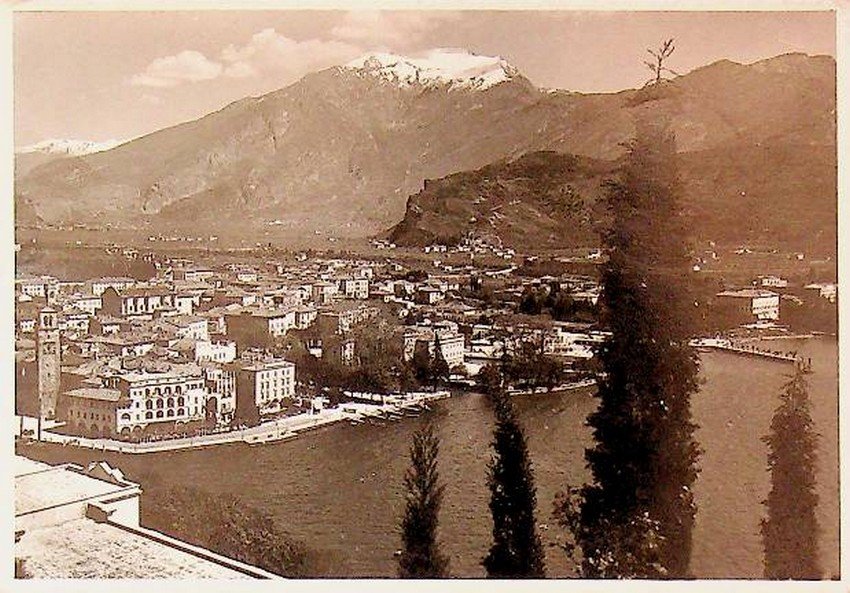 Riva (Lago di Garda). Panorama.