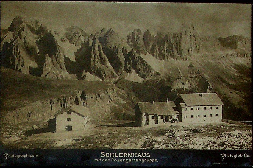 Schlernhaus mit der Rosengartengruppe.