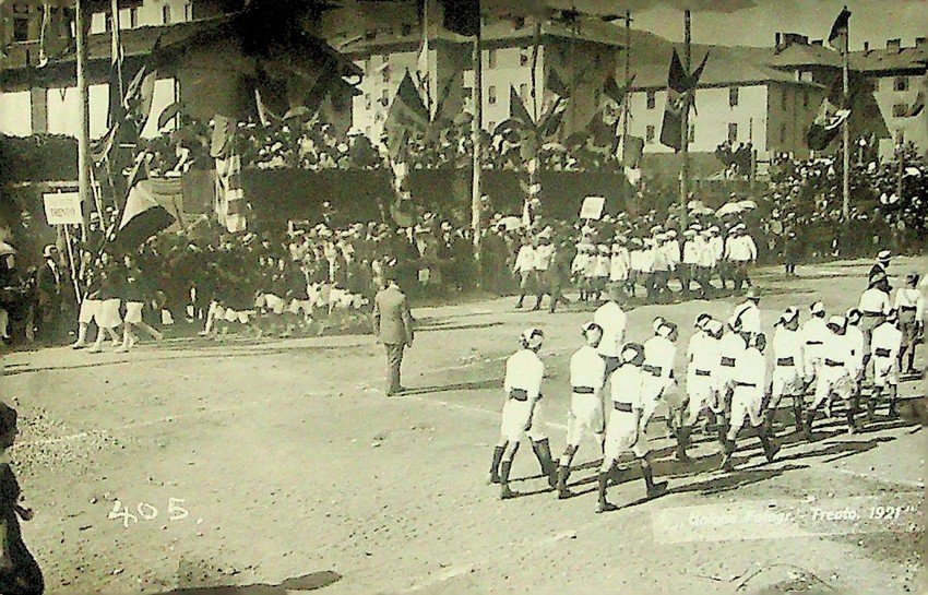 Sfilata delle squadre delle varie unione sportive per la visita …