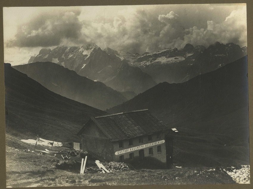 SÃ¼dtiroler Dolomiten: Hauspitz am Sellajoch und Marmolada.