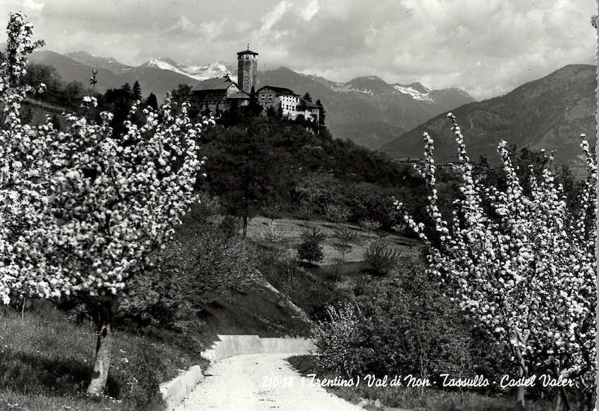 (Trentino) Val di Non - Tassullo - Castel Valer.