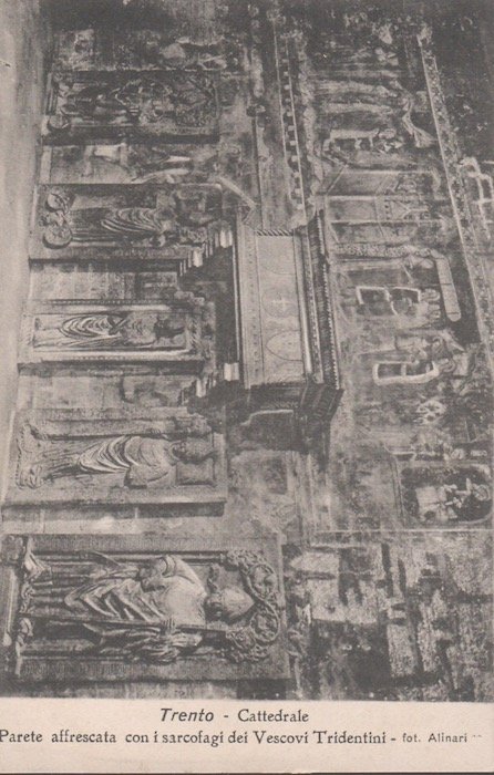 Trento - Cattedrale - Parete affrescata con i sarcofagi dei …