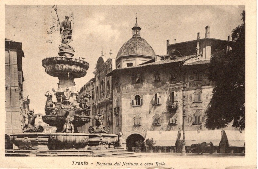 Trento - Fontana del Nettuno e Casa Rella.