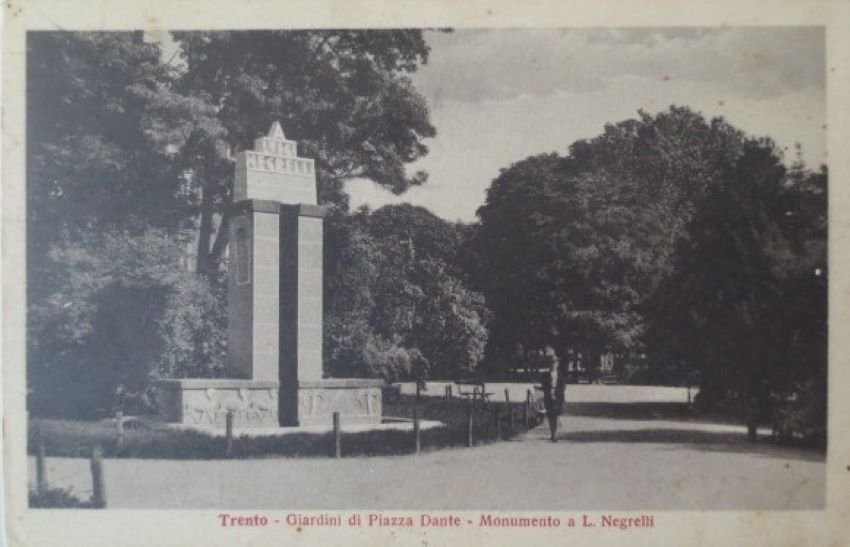 Trento - Giardini di Piazza Dante. Monumento a L. Negrelli.