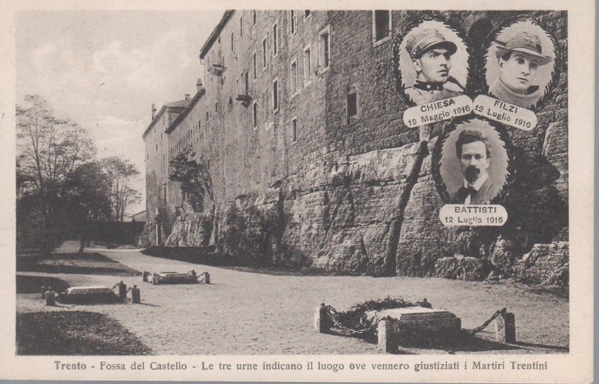 Trento - La fossa del Castello - Le tre urne …