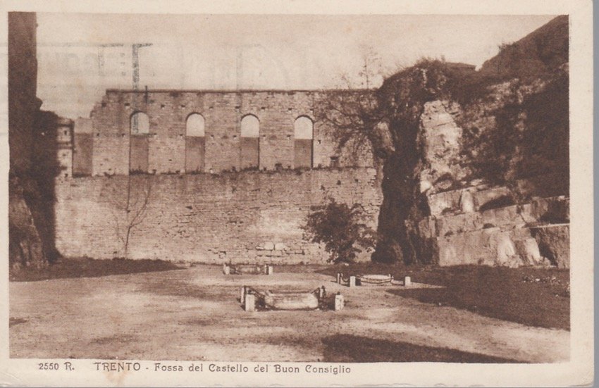 Trento - La fossa del Castello del Buon Consiglio.