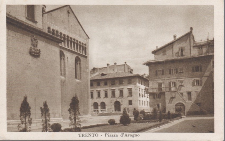 Trento - Piazza d'Arogno.