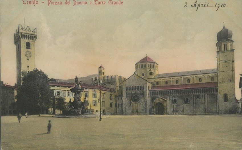 Trento - Piazza del Duomo e Torre Grande.