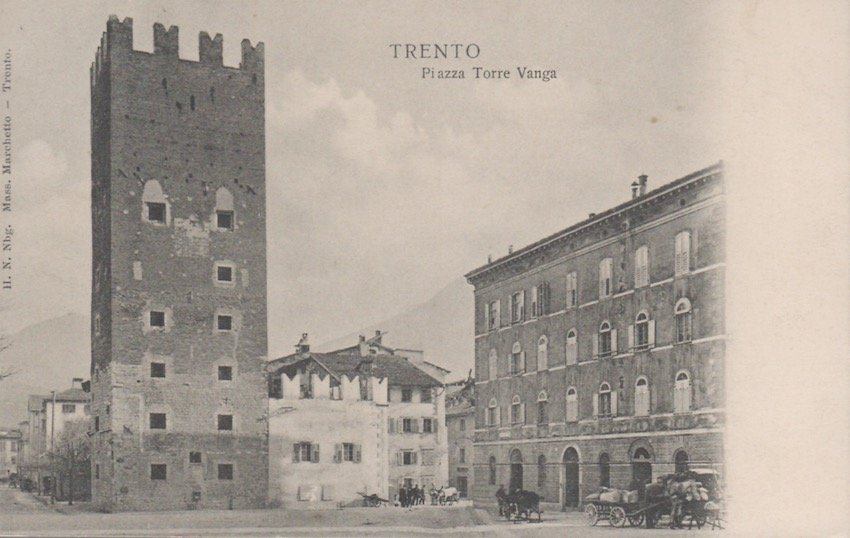 Trento - Piazza Torre Vanga.