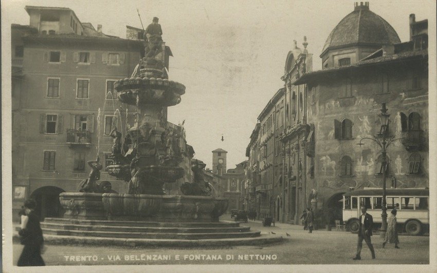 Trento - Via Belenzani e fontana di Nettuno.