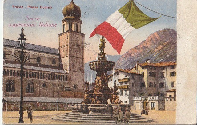 Trento- Piazza Duomo. Sacre aspirazioni Italiane.