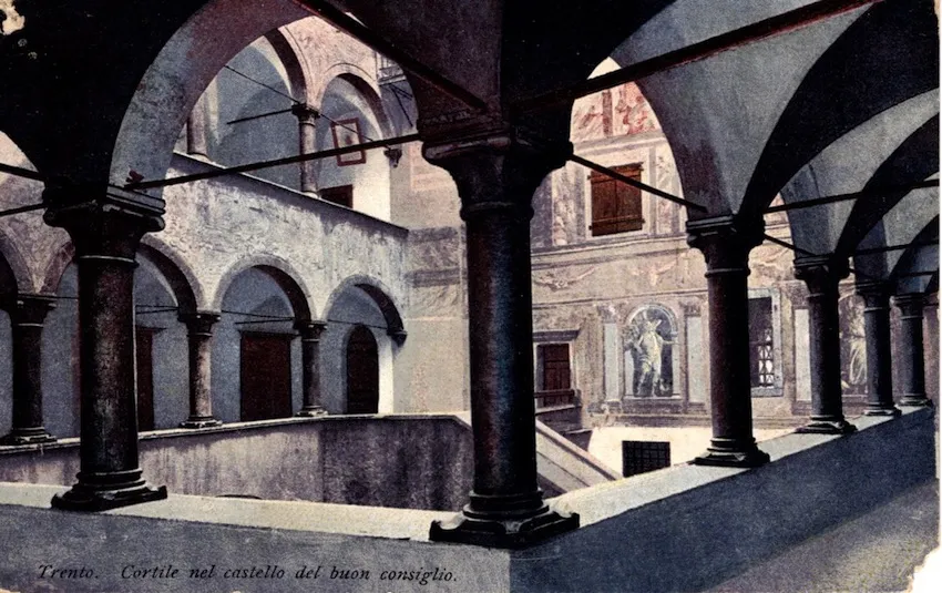 Trento, Cortile nel castello del buon consiglio. | Immagine principale