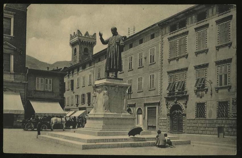 Trento. Monumento di Alessandro Vittorio.