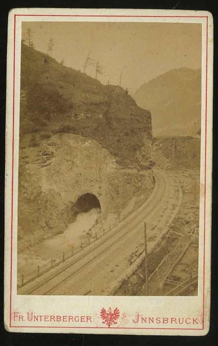 Wassertunnel bei Gossensass. Tunnel d'Acqua press Colle Isarco.