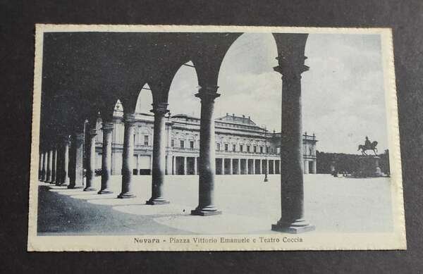 Cartolina Novara - Piazza Vittorio Emanuele e Teatro Coccia