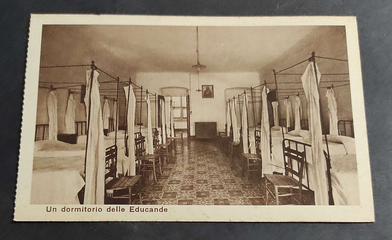 Cartolina Genova - Istituto Ravasco - Un Dormitorio delle Educande | Immagine principale