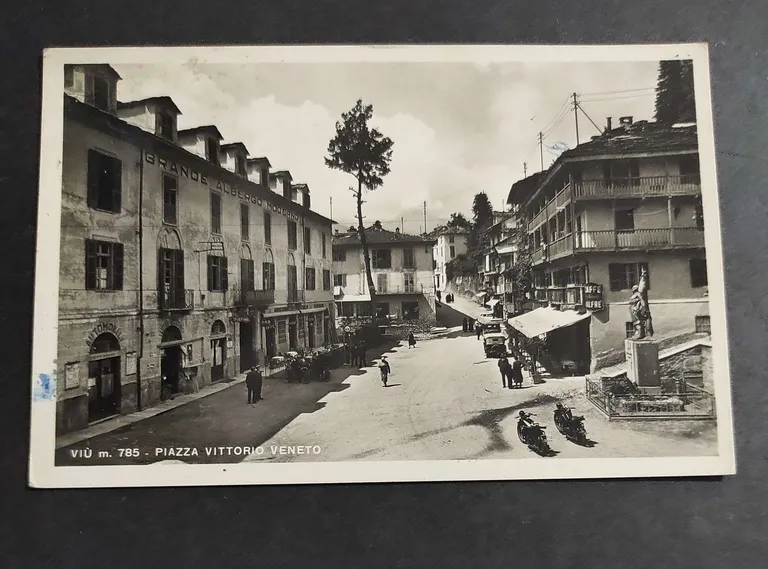 Cartolina Viù - Piazza Vittorio Veneto