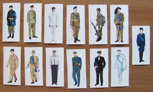 Lotto 13 Figurine. Militari. Uniformi. Panini (?)