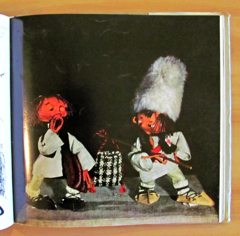 ARTA DECORATIVA CONTEMPORANA ROMANEASCA