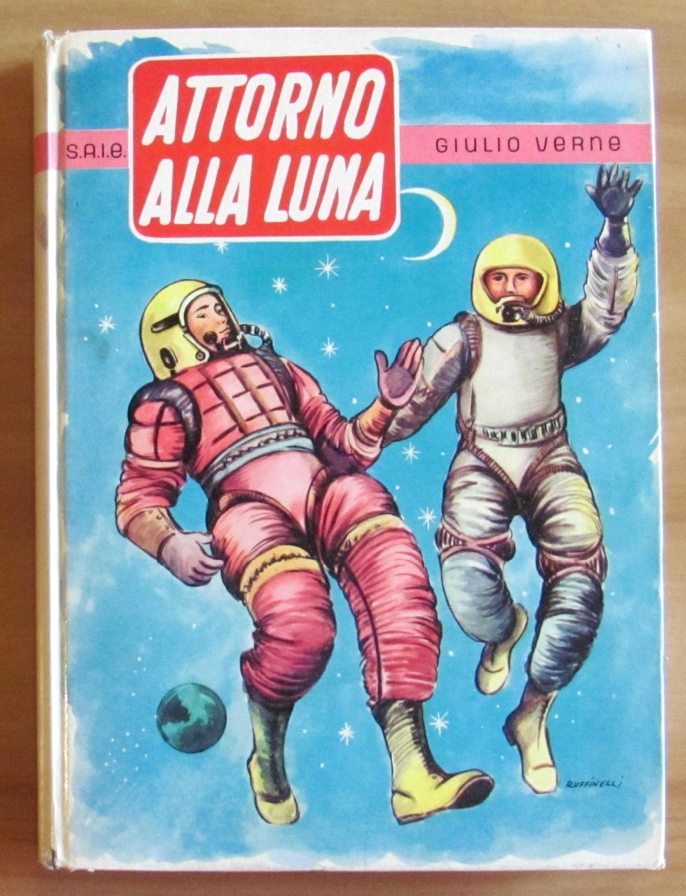 Attorno alla Luna