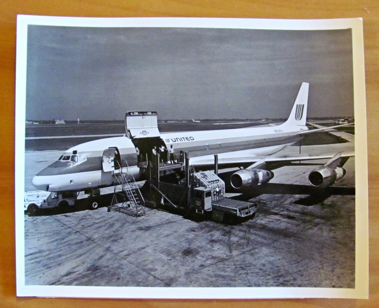 FOTO e descrizione Archivio AEREO DC-8 FREIGHTER - UNITED AIR …