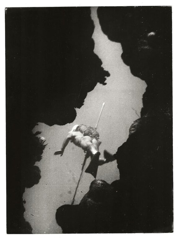 FOTO per SESTO CONTINENTE - Una grotta nella Barriera Corallina …