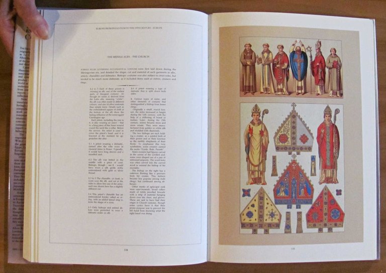 THE HISTORICAL ENCYCLOPEDIA OF COSTUME, 1989