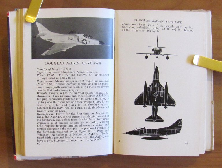 The Observer's Book of AIRCRAFT con 272 illustrazioni, I edizione …