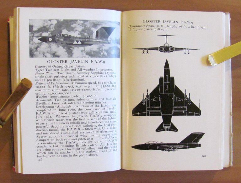 The Observer's Book of AIRCRAFT con 272 illustrazioni, I edizione …