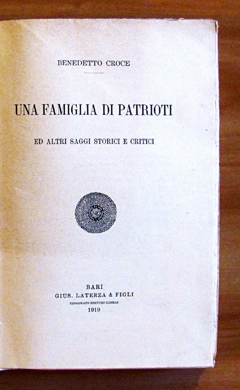 UNA FAMIGLIA DI PATRIOTI ed altri Saggi Storici e Critici …