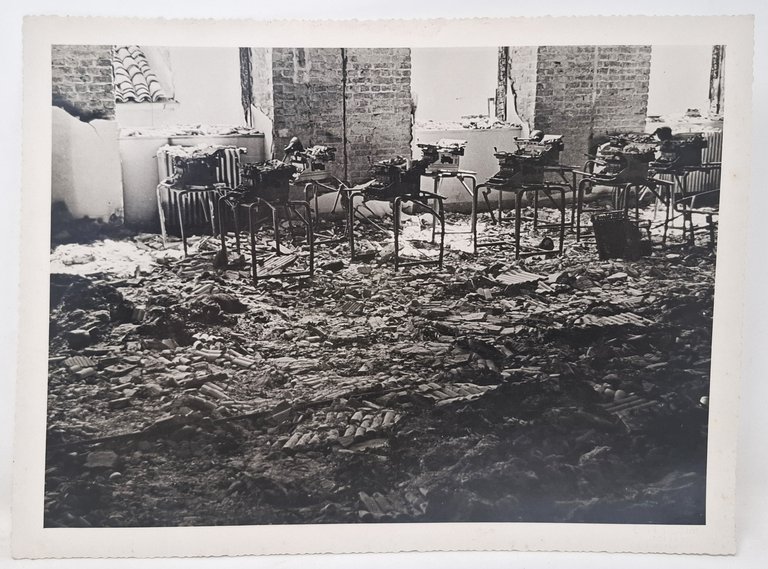 10 FOTOGRAFIE ORIGINALI DI UFFICI (presumibilmente di Torino) PRIMA E … | Immagine Gallery 4