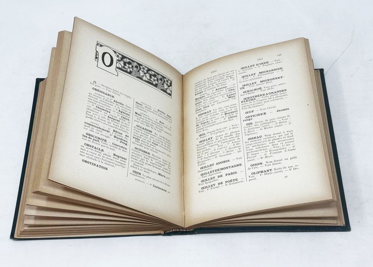 DICTIONNAIRE DES SYMBOLES EMBLEMES & ATTRIBUTS