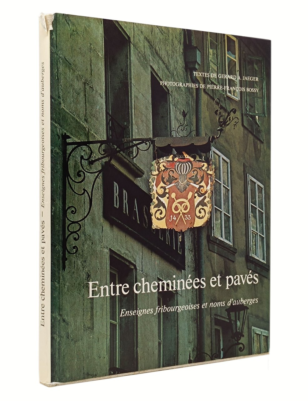 ENTRE CHEMINEES ET PAVES / Enseignes fribourgeoises et noms d'auberges