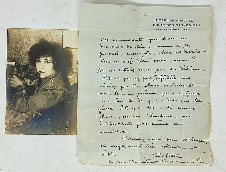 FOTOGRAFIA, LETTERE MANOSCRITTE con AUTOGRAFI ORIGINALI di COLETTE (Sindonie-Gabrielle)