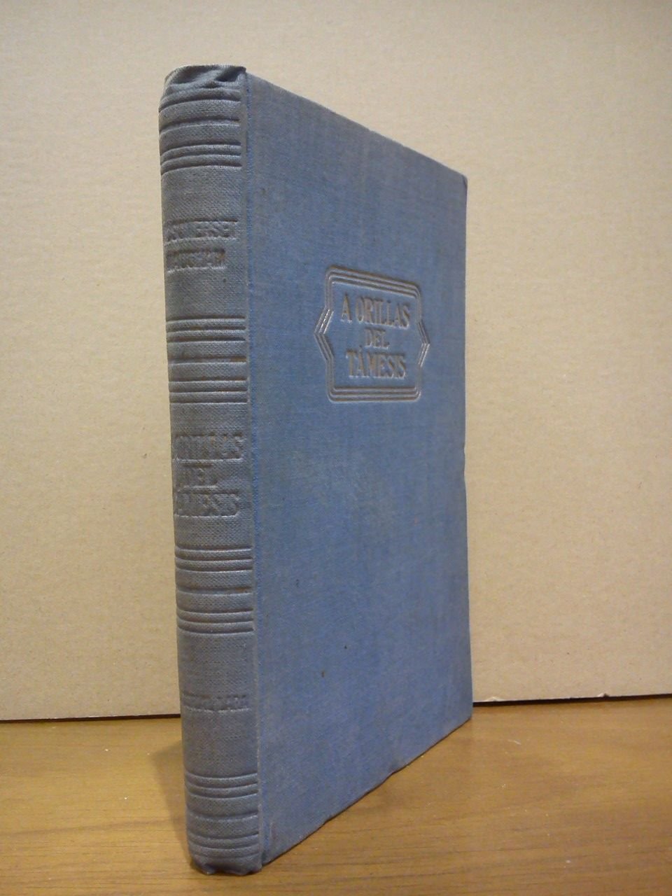 A orillas del Támesis / Traducción de J. Romero Tejada