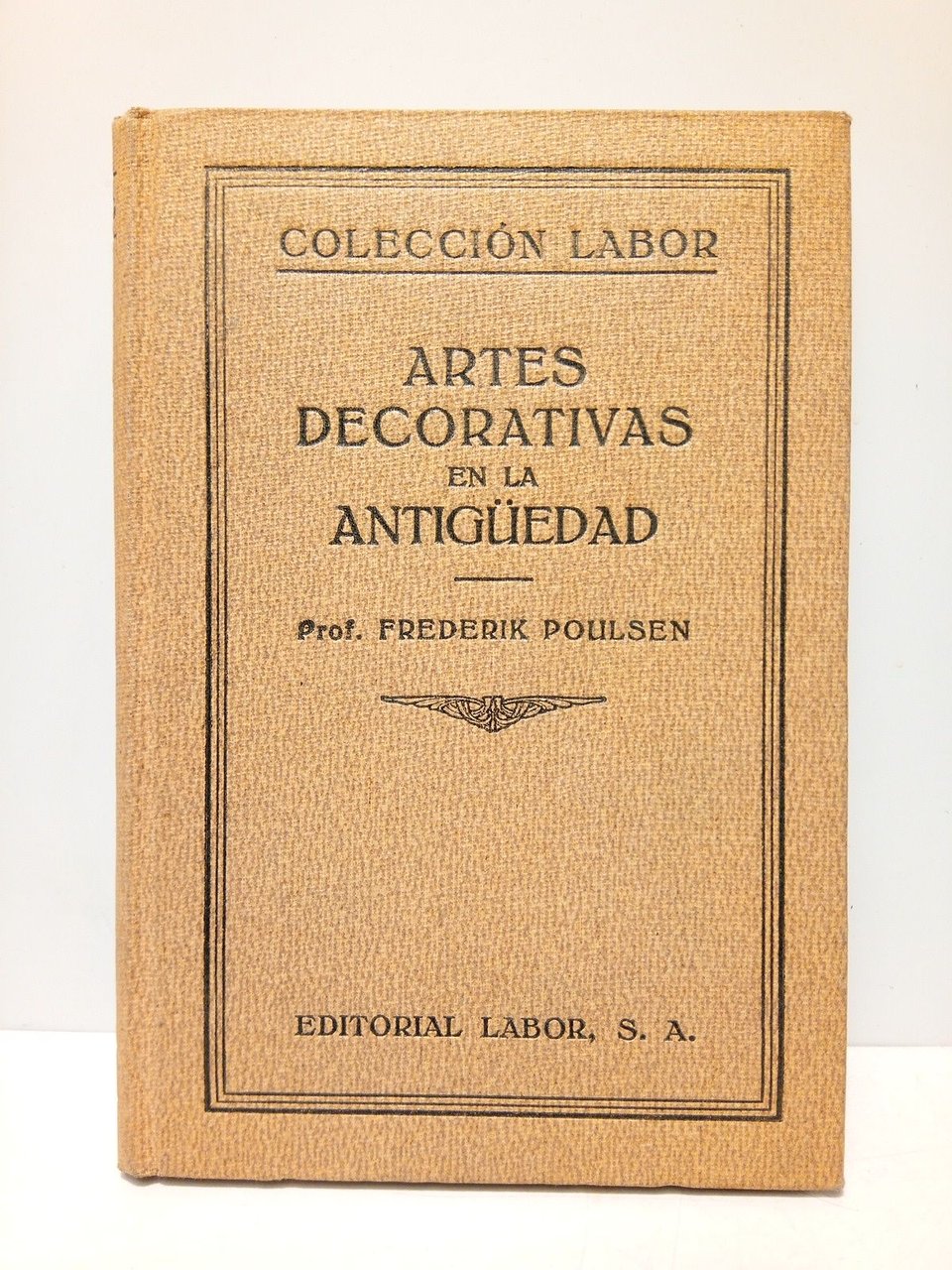Artes Decorativas en la Antigüedad / Traducción de J. Camón …
