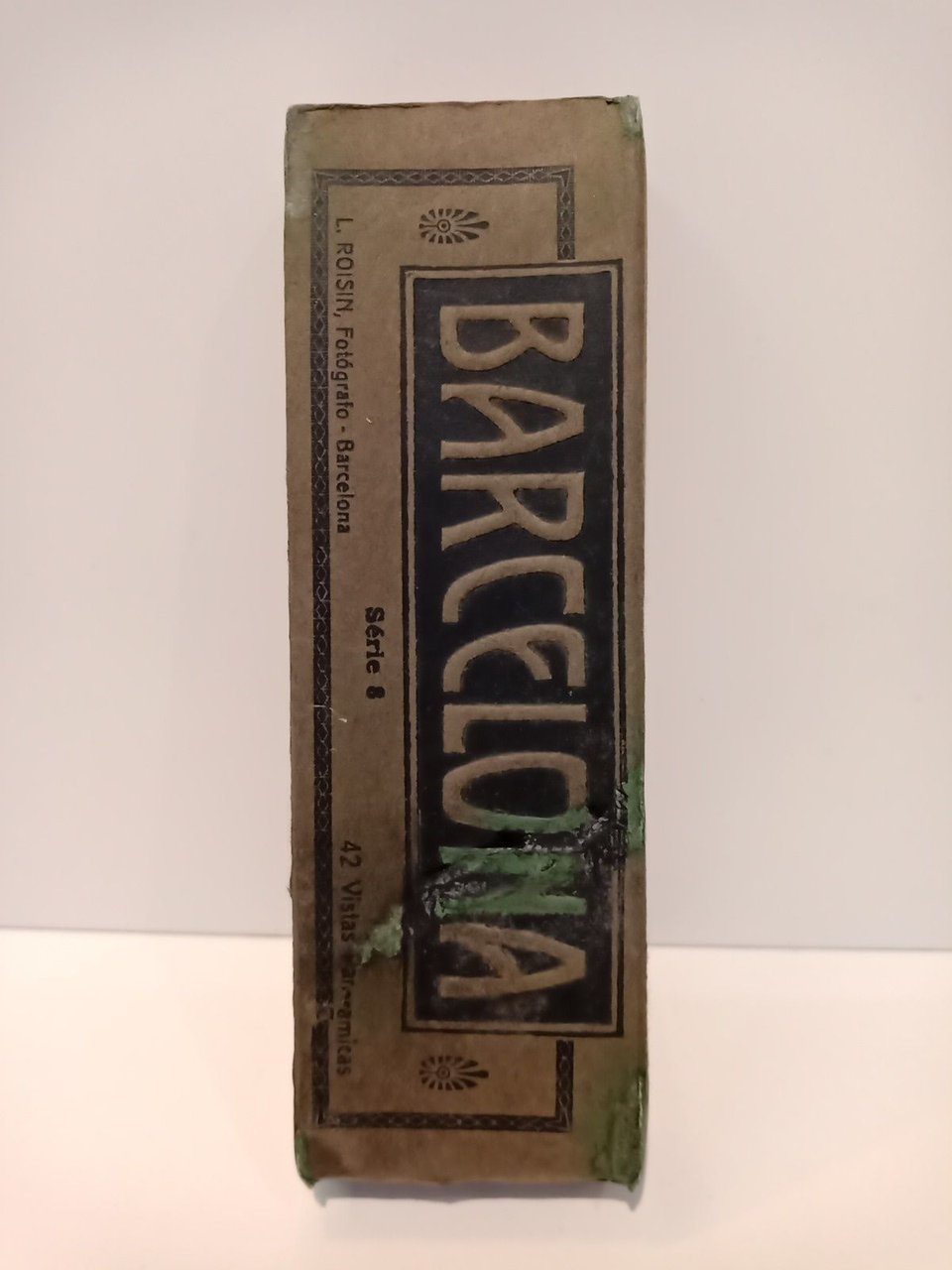 Barcelona. 42 Vistas panorámicas. [Album desplegable conteniendo 42 tarjetas postales]