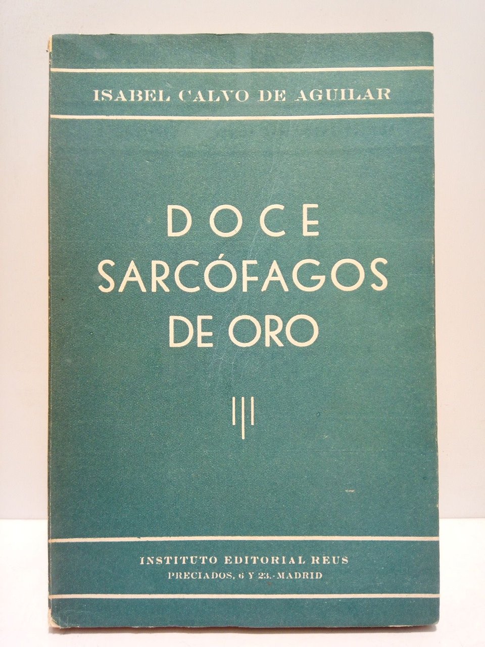 Doce sarcófagos de oro