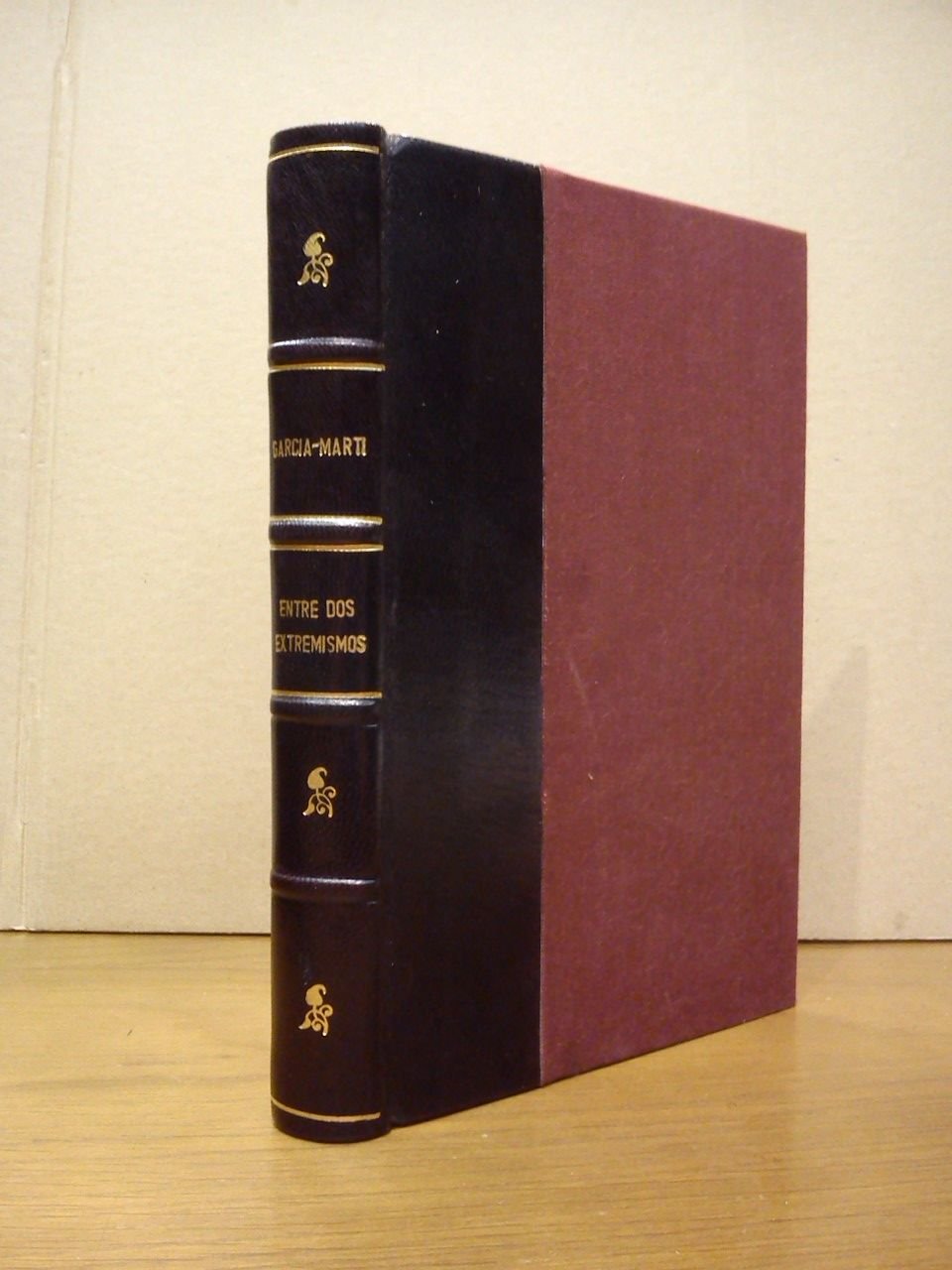 Entre dos extremismos: Crisis del Estado; Libertad; Democracia; Disciplina colectiva; … | Immagine principale