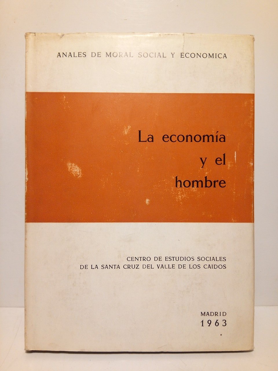La econimía y el hombre / Presentación por Luis Sánchez …