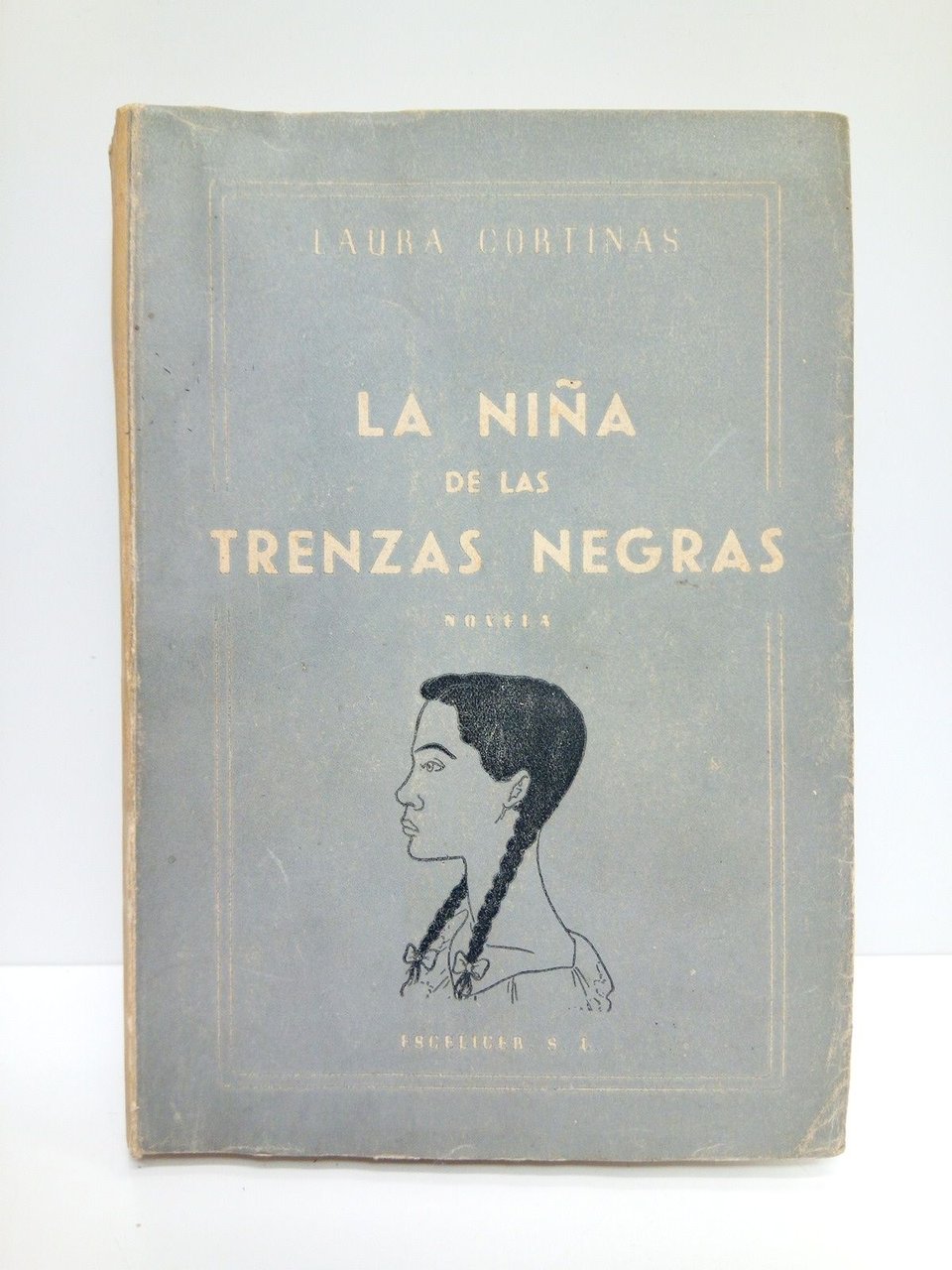 La niña de las trenzas negras